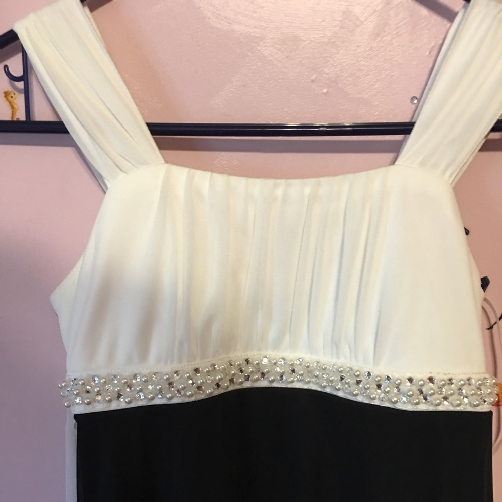 Dress - Picture 2 of 4